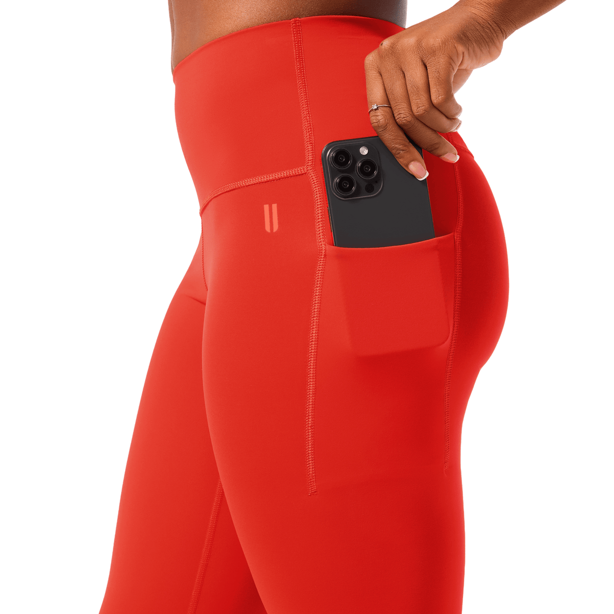 Women's Cayenne High-Rise Drive Pocket Tight 28" Pocket Detail Angle.